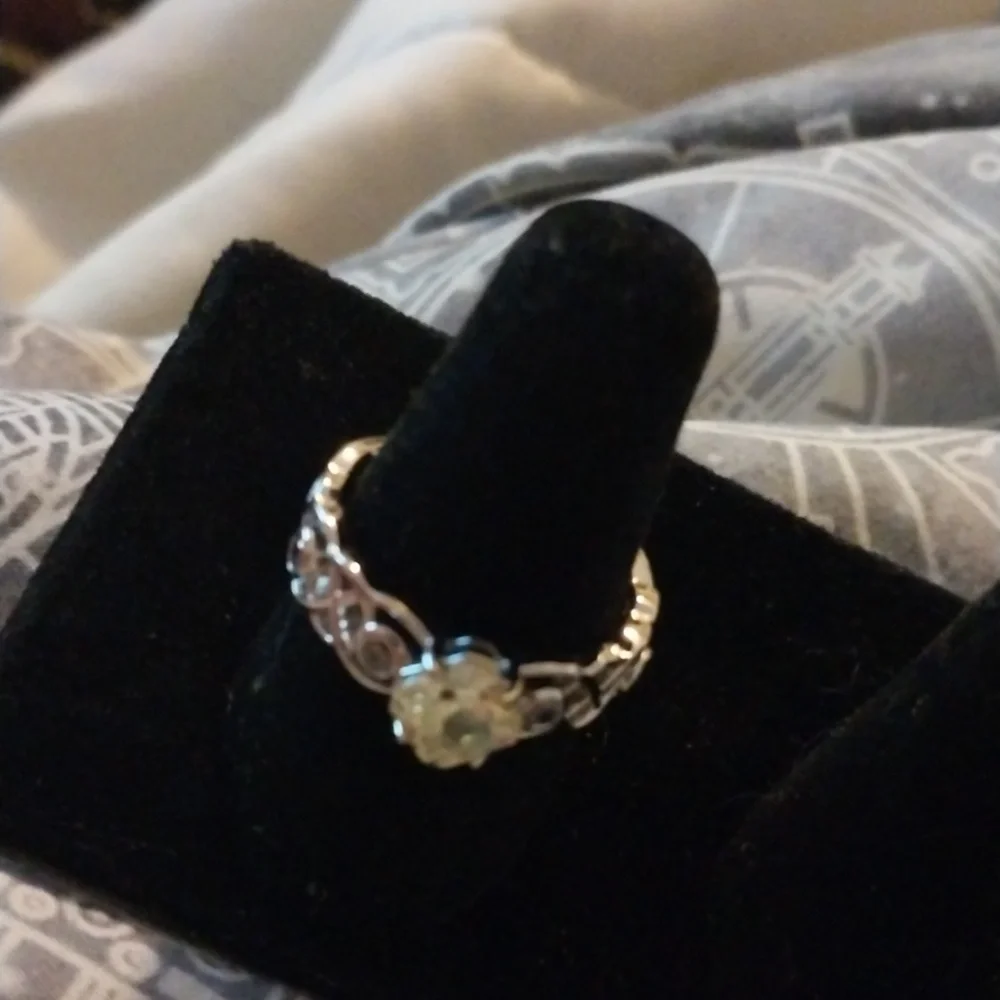 Ring - Picture 1 of 4